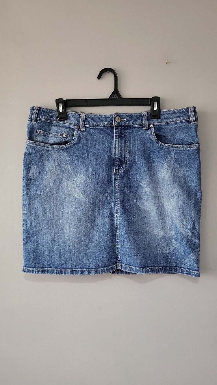 Women's Denim Mini Skirt Size 14